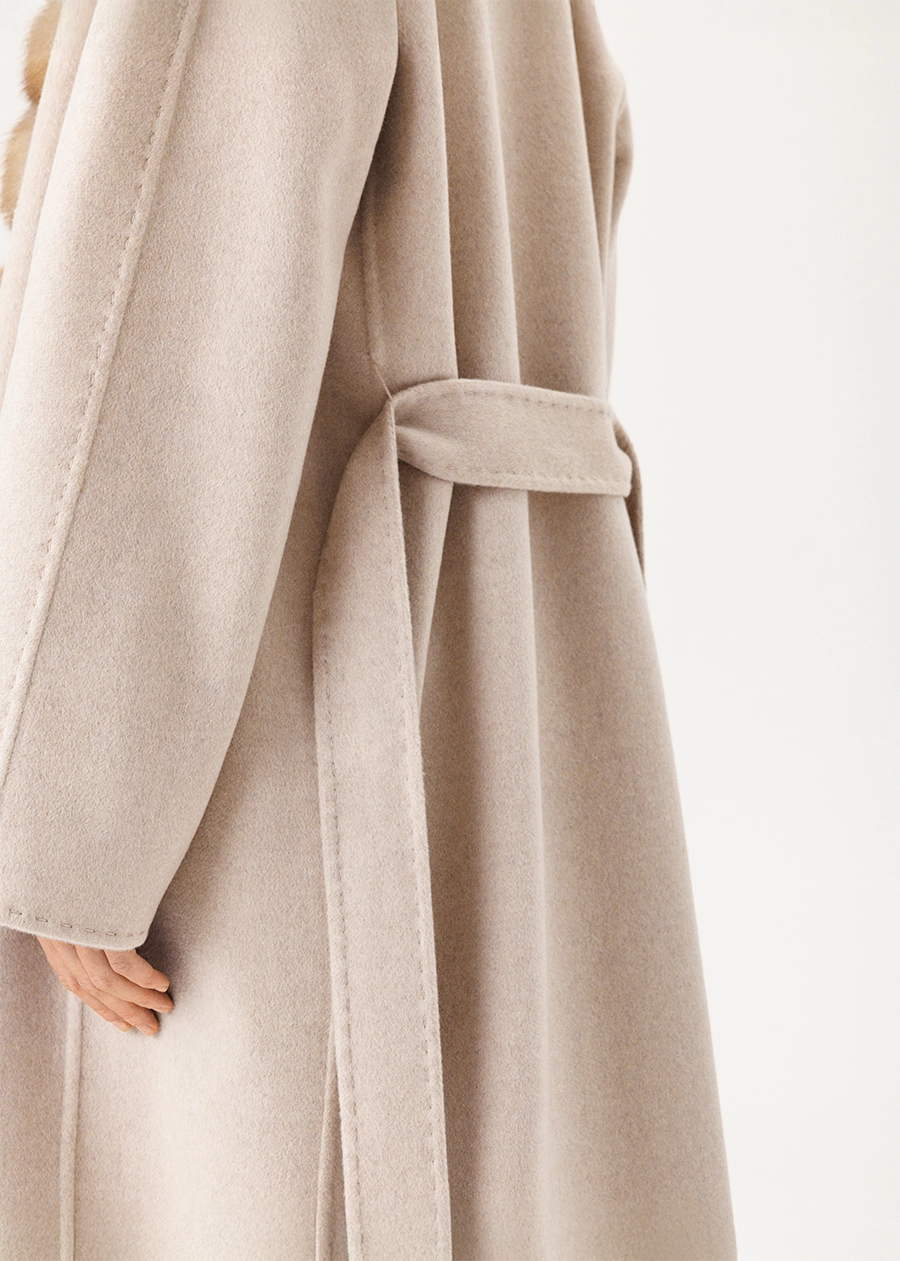 Кашемировое пальто с бортовой отделкой из натурального меха куницы