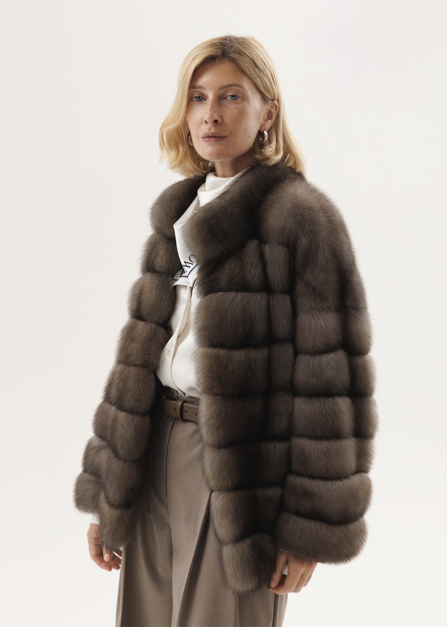 Шуба из соболя с воротником-стойкой