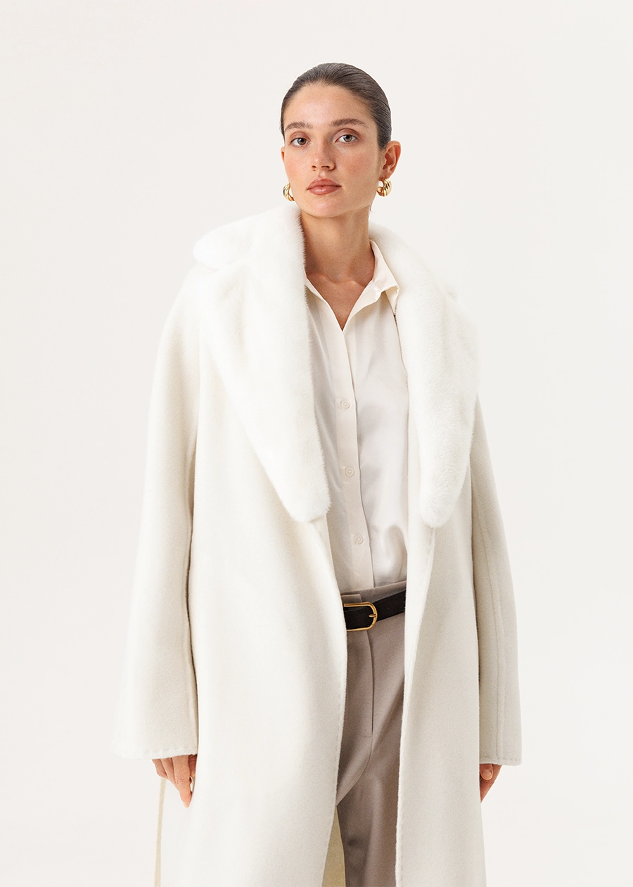 Молочное кашемировое пальто с шалевым воротником из меха норки