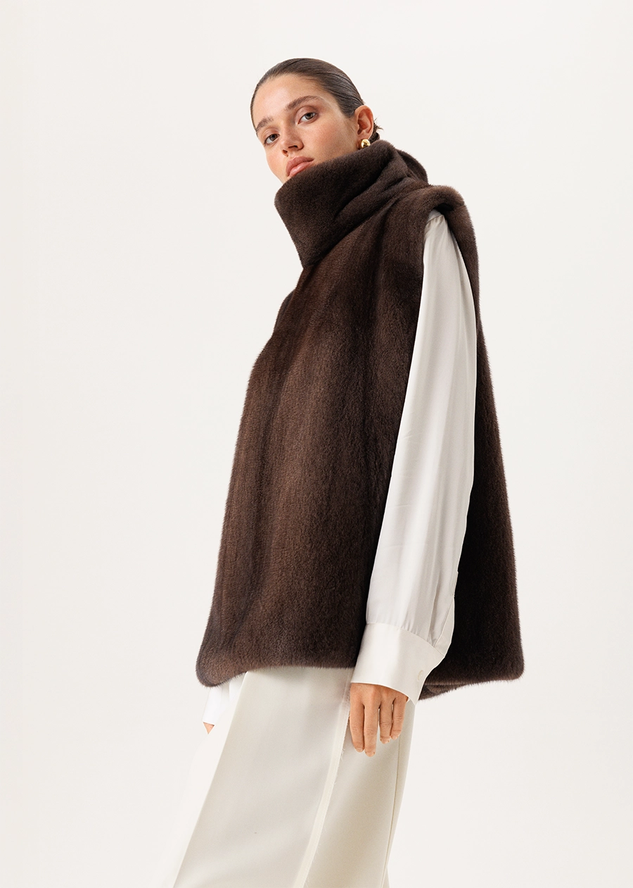 Норковая манишка в ореховом оттенке