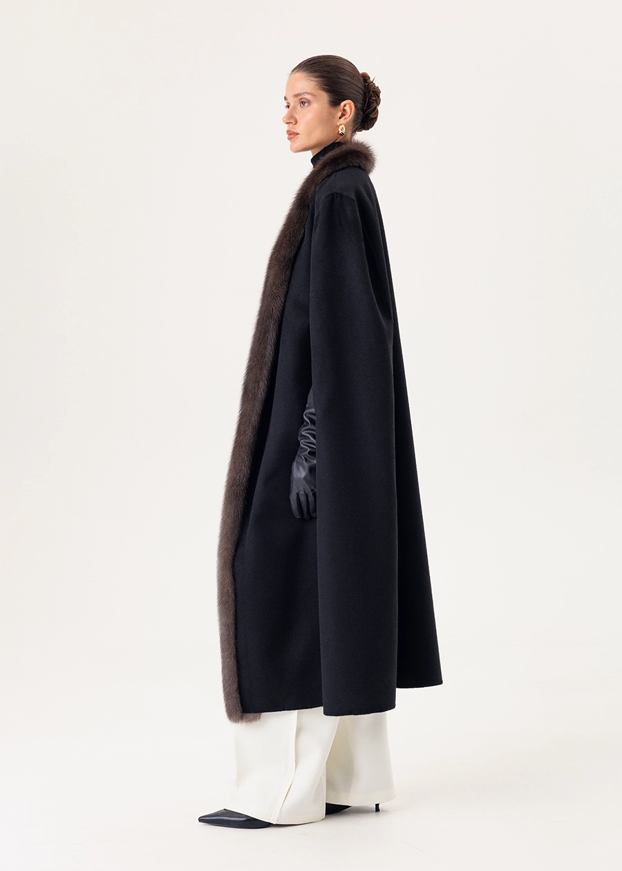 Кейп из кашемира с долевой отделкой мехом соболя