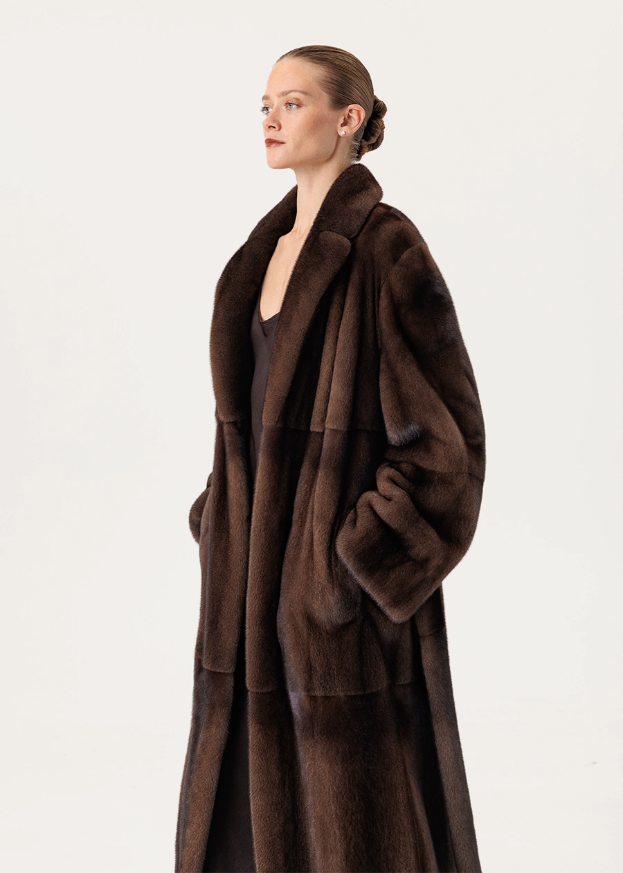 Шуба из меха норки с английским воротником