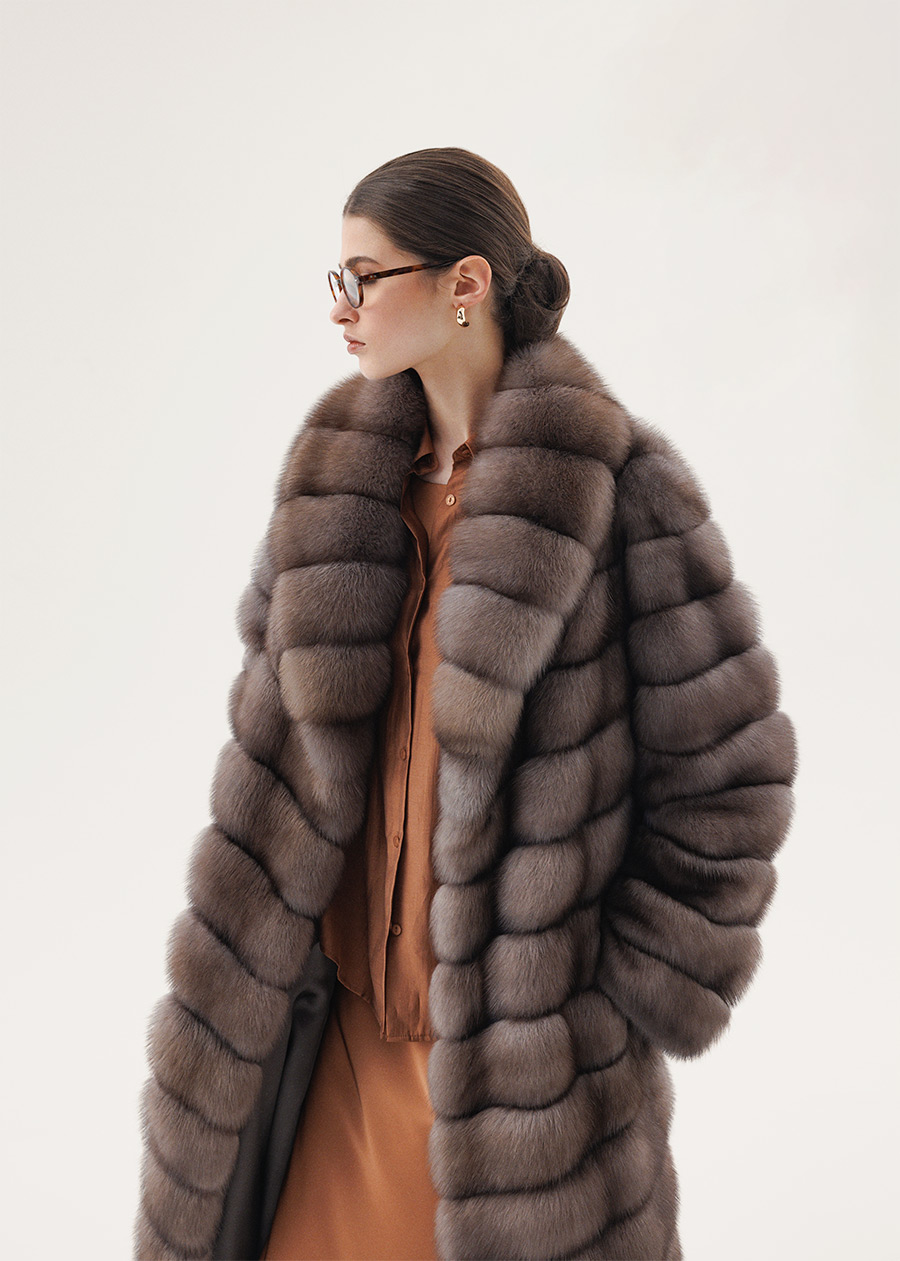 Классическая модель шубы из соболя с объёмным шалевым воротником