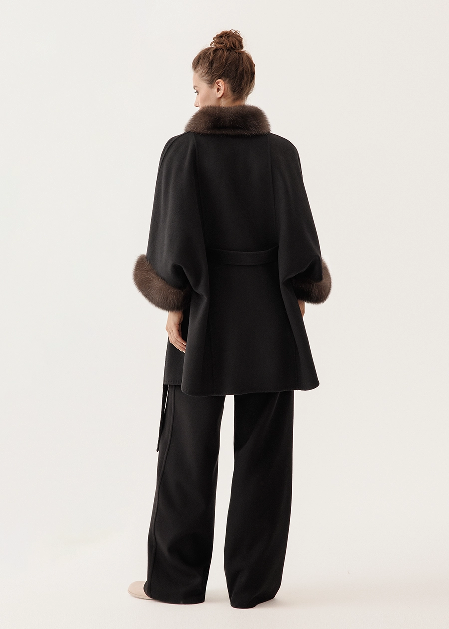Пончо из кашемира с манжетами и воротником из меха соболя