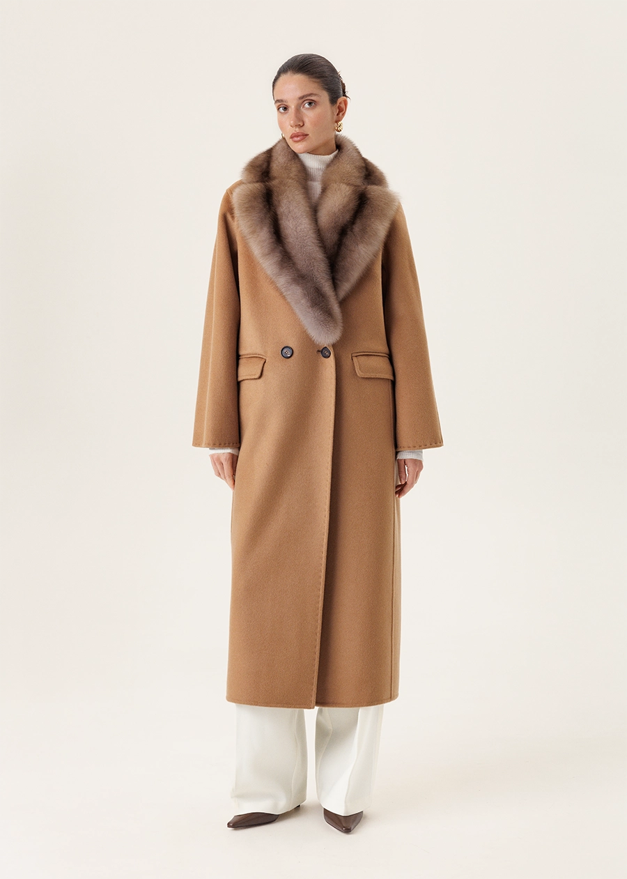 Классическое двубортное пальто из кашемира с соболиным воротником