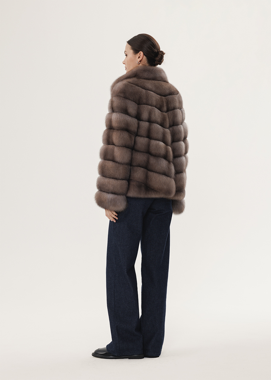 Короткая шуба из соболя с воротником-стойкой