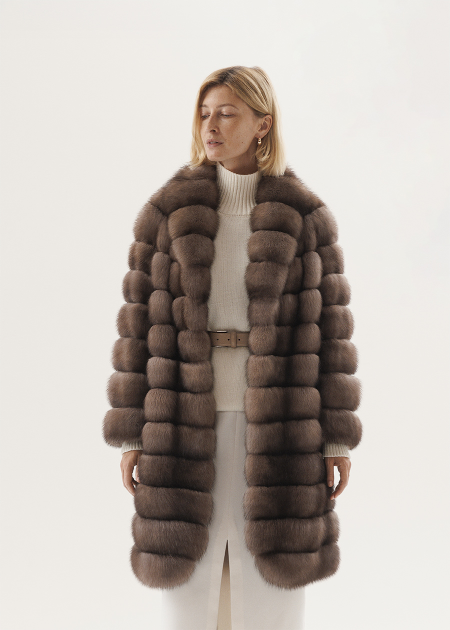 Шуба из меха соболя с закругленными бортами