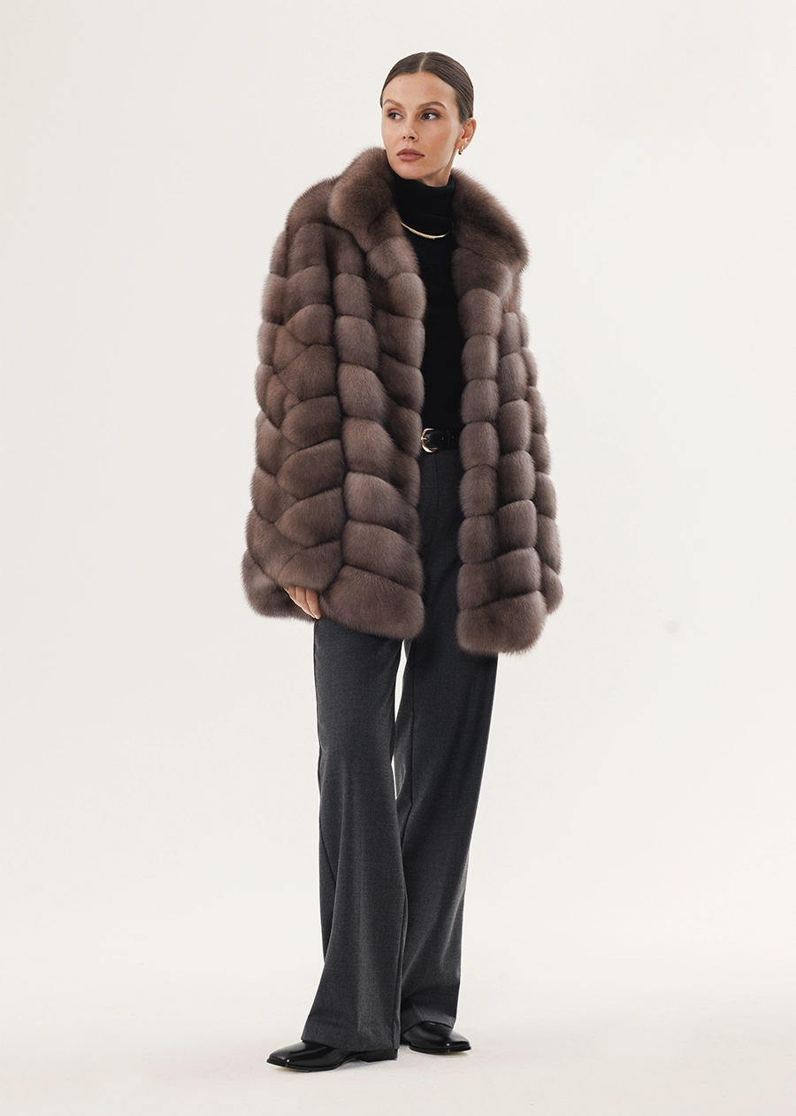 Шуба из соболя с воротником стойкой и рукавом Chevron Wave