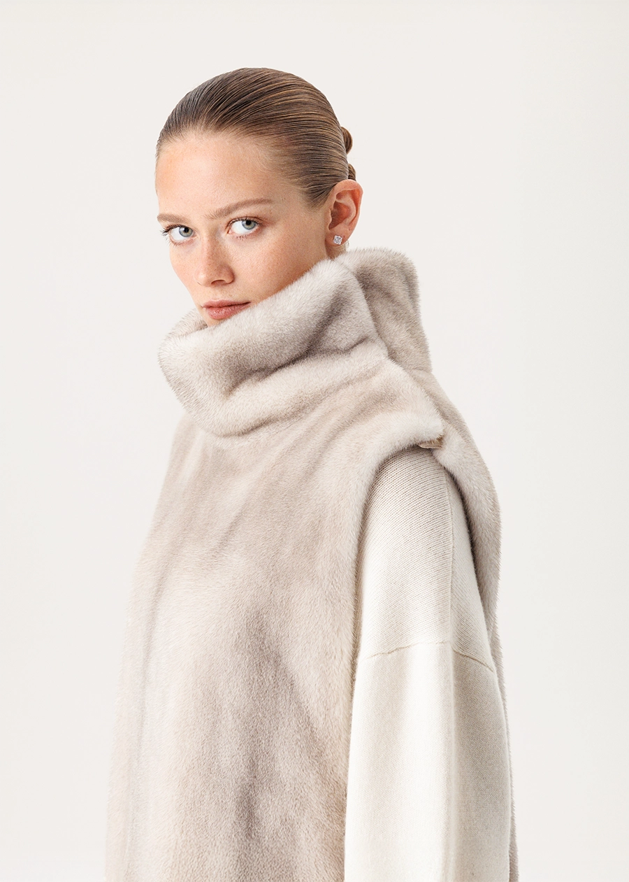 Манишка из меха норки в оттенке "Лёд" 