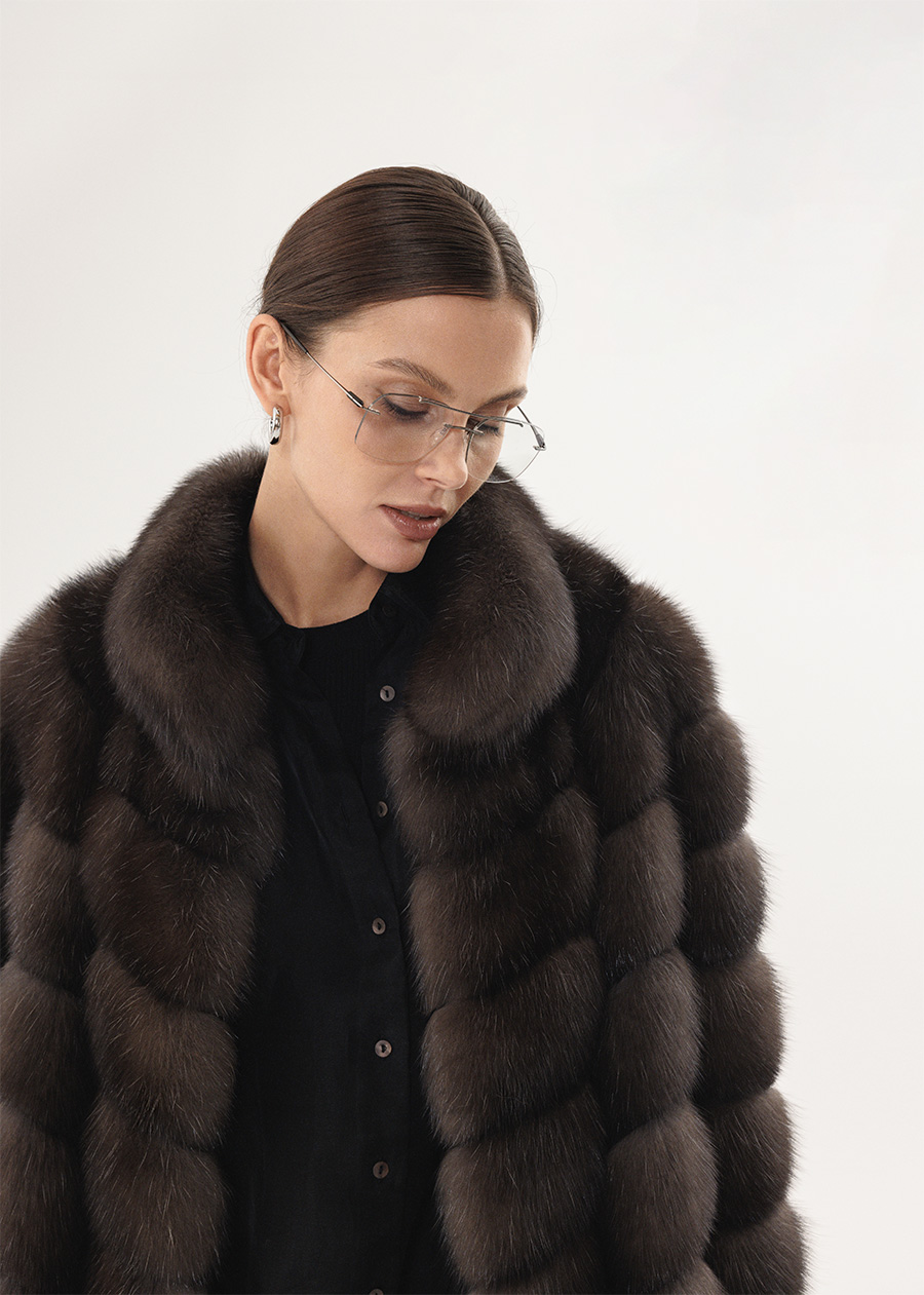 Длинная соболиная шуба в оттенке Графит с воротником-стойкой