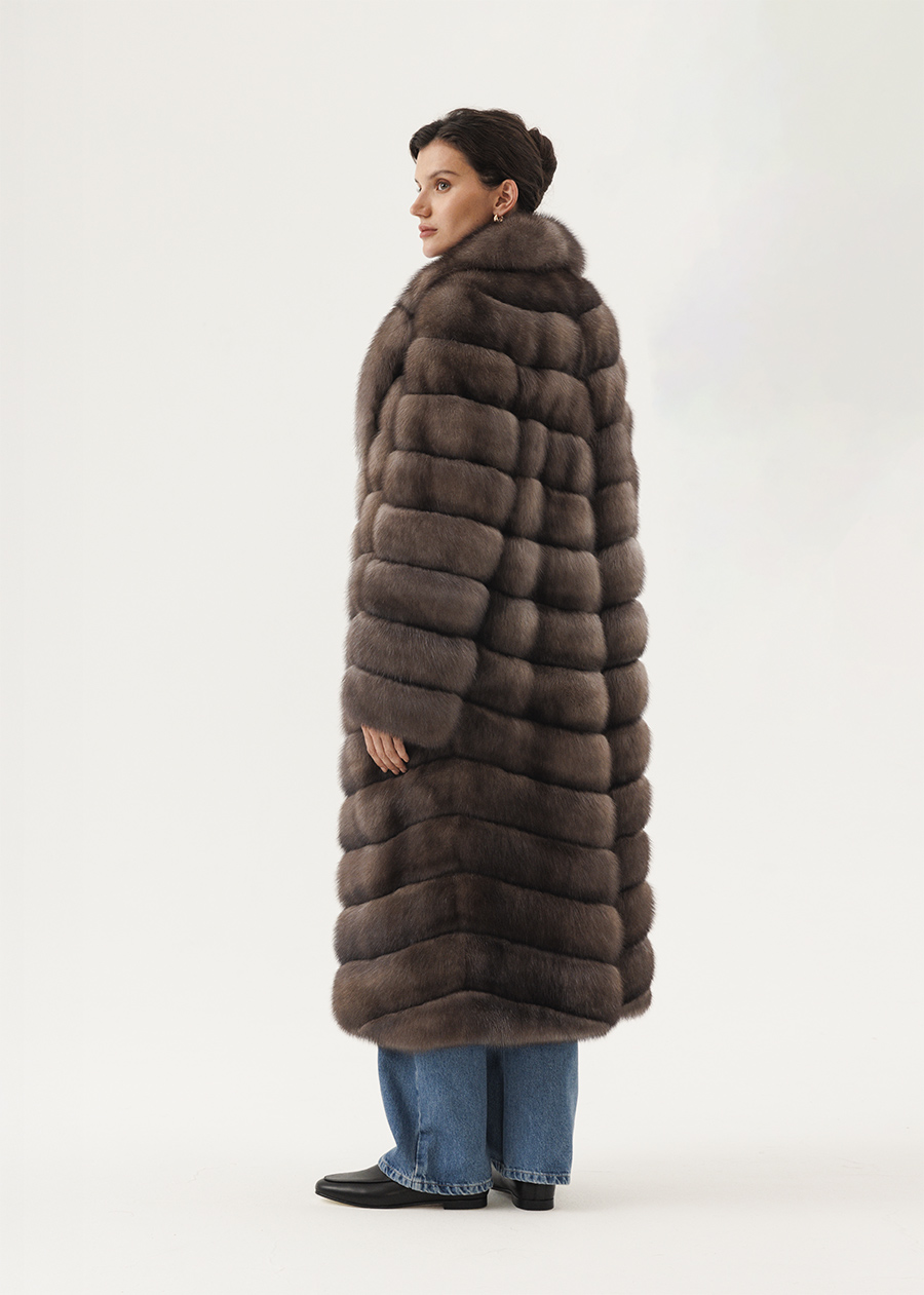 Длинная шуба из соболя в кофейном оттенке
