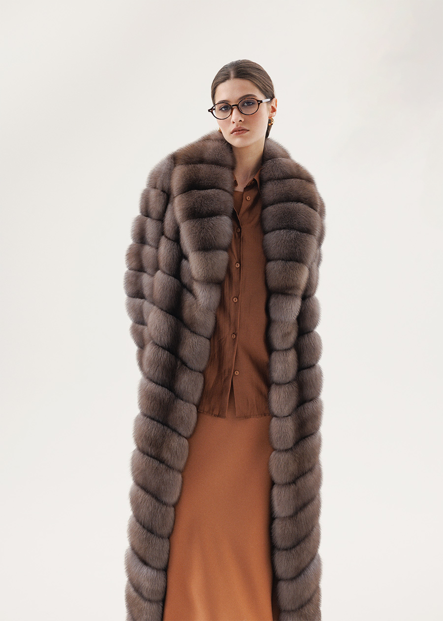 Классическая модель шубы из соболя с объёмным шалевым воротником