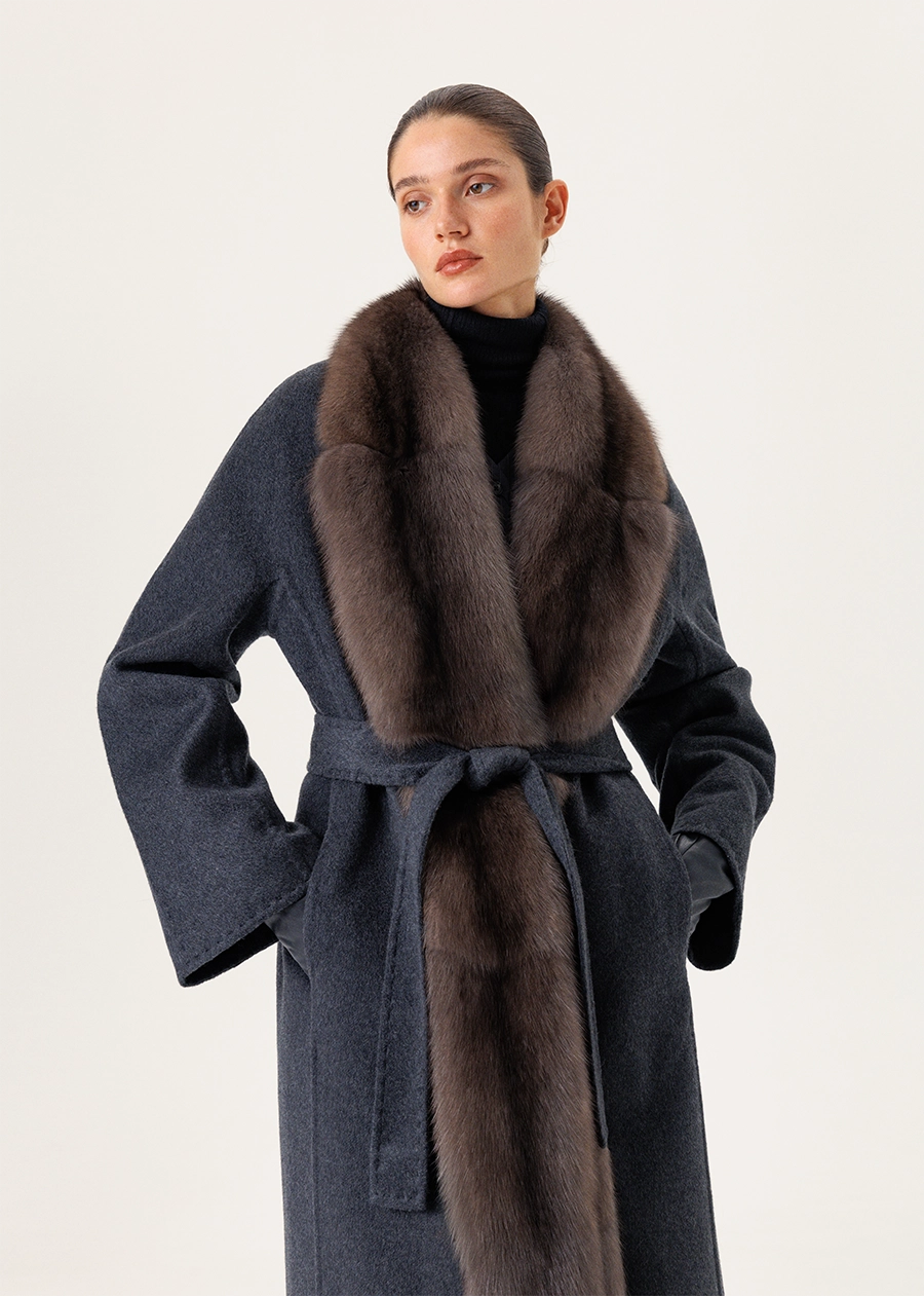 Кашемировое пальто с цельной отворотной опушкой