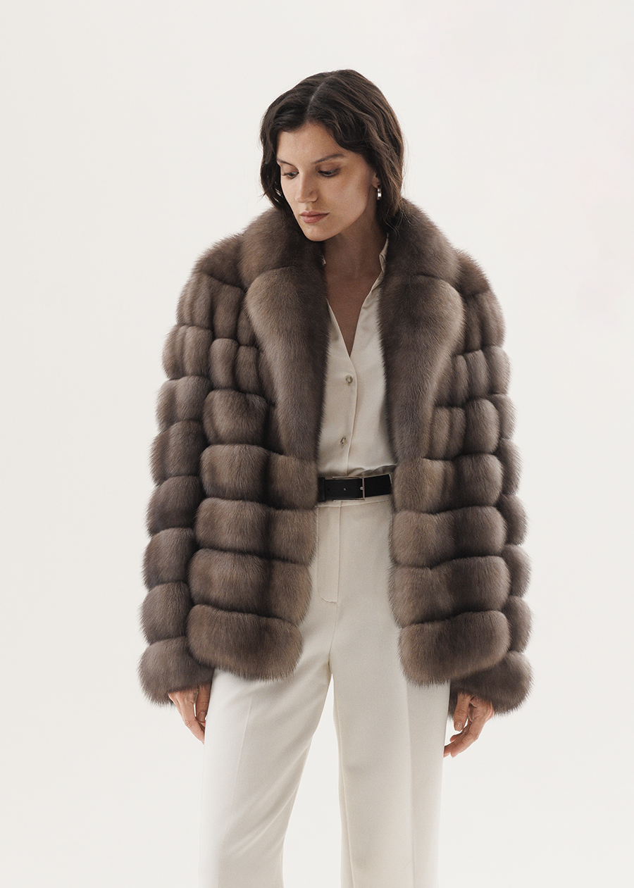 Короткая шуба из соболя с цельным английским воротником