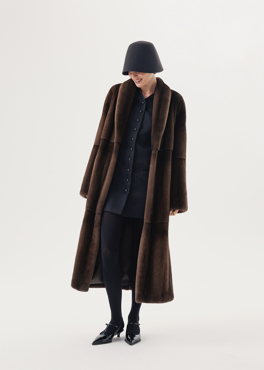 Долевая шуба из меха норки с воротником переходящим в борт