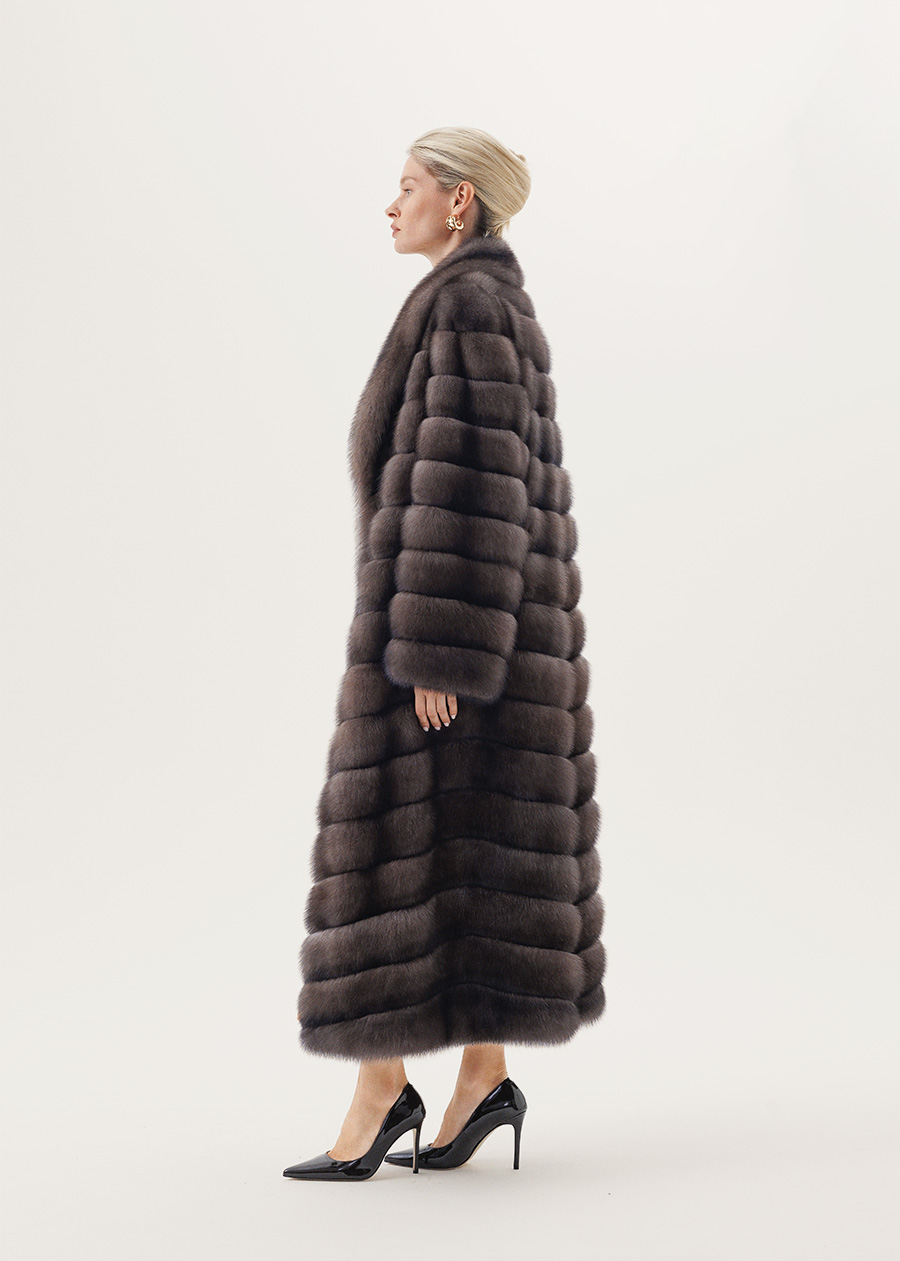 Шуба из соболя в оттенке Tortora с цельным шалевым воротником