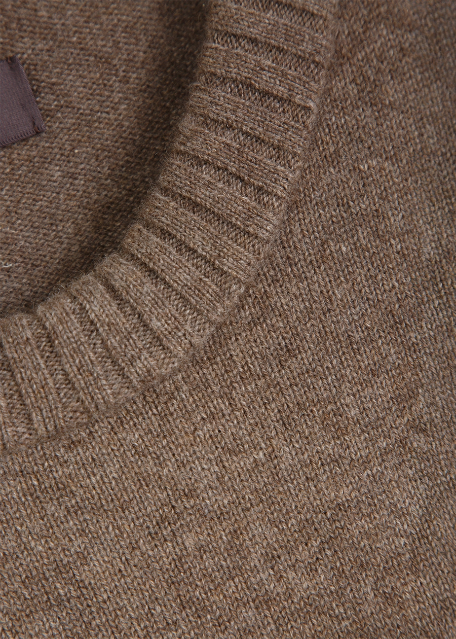 Кашемировый джемпер c круглым воротом в бежевом оттенке