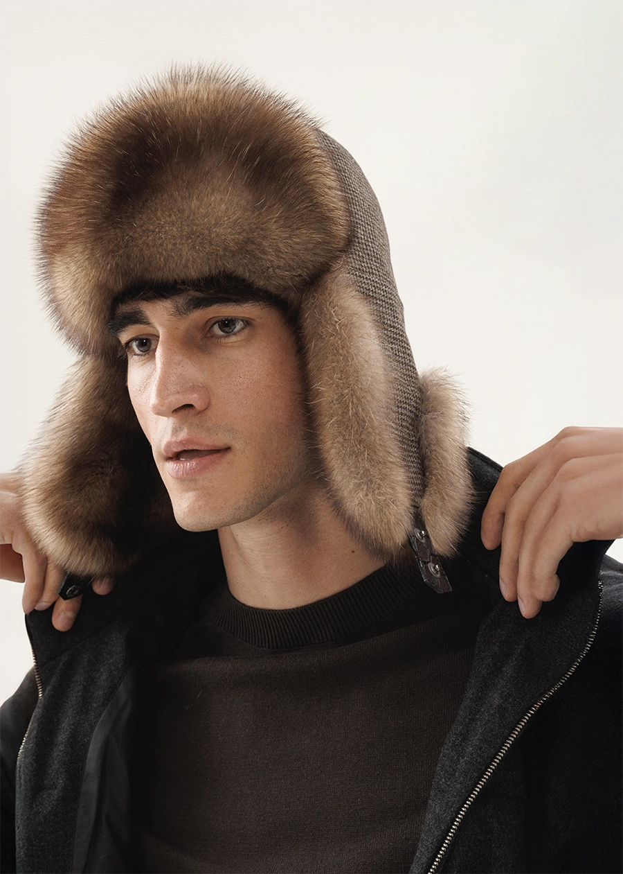 Шапка-ушанка с мехом светлого соболя