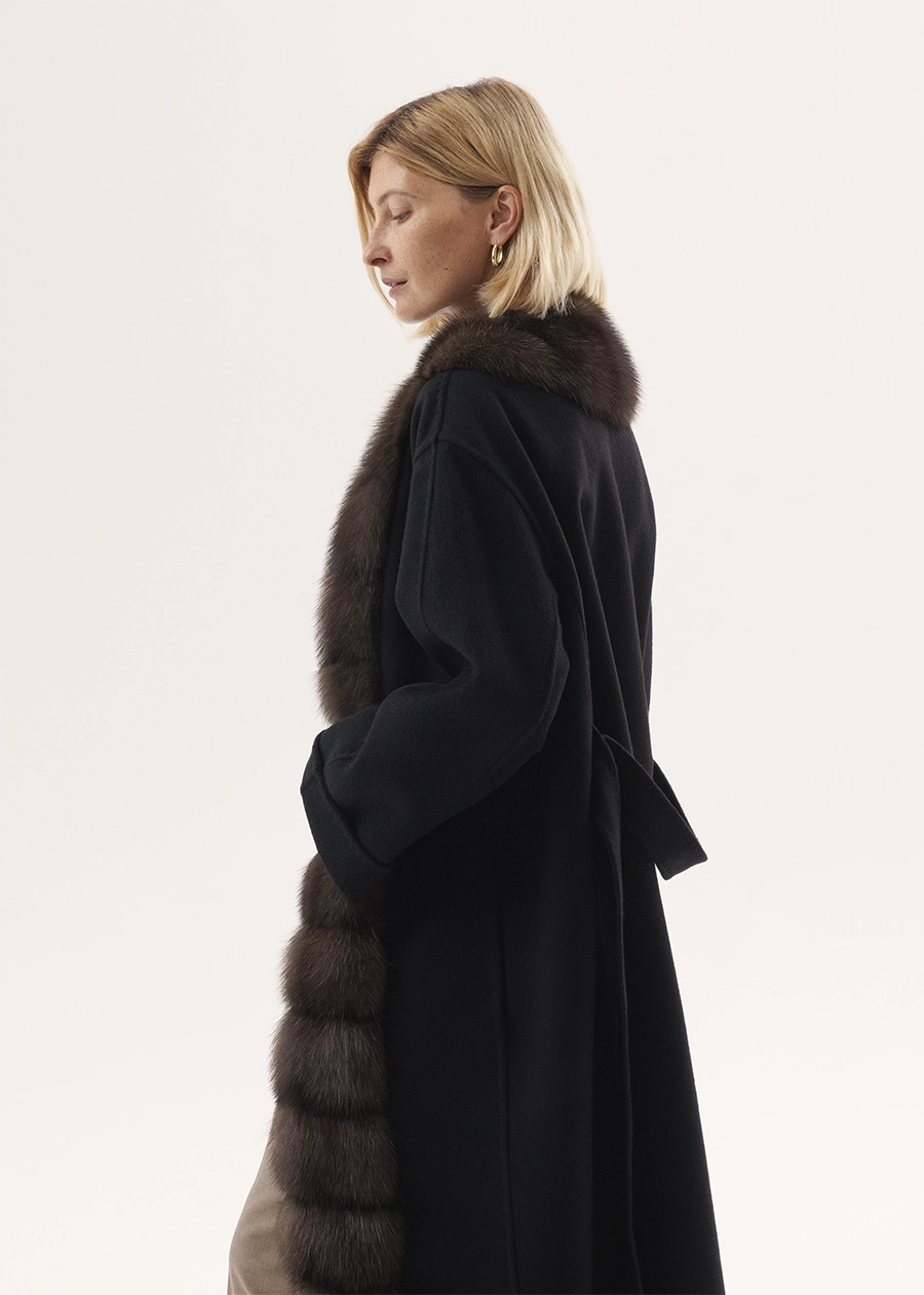 Пальто из кашемира c опушкой из натурального меха соболя итальянской выделки