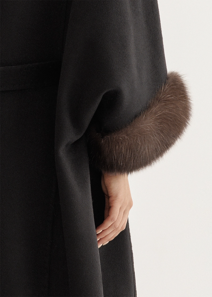 Пончо из кашемира с манжетами и воротником из меха соболя