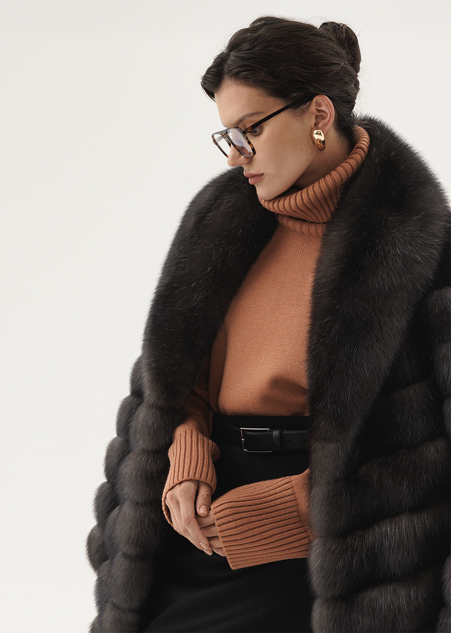 Длинная шуба из меха соболя с цельным шалевым воротником