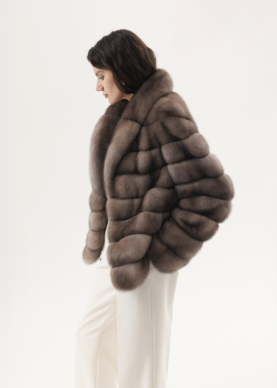 Короткая шуба из соболя с цельным английским воротником