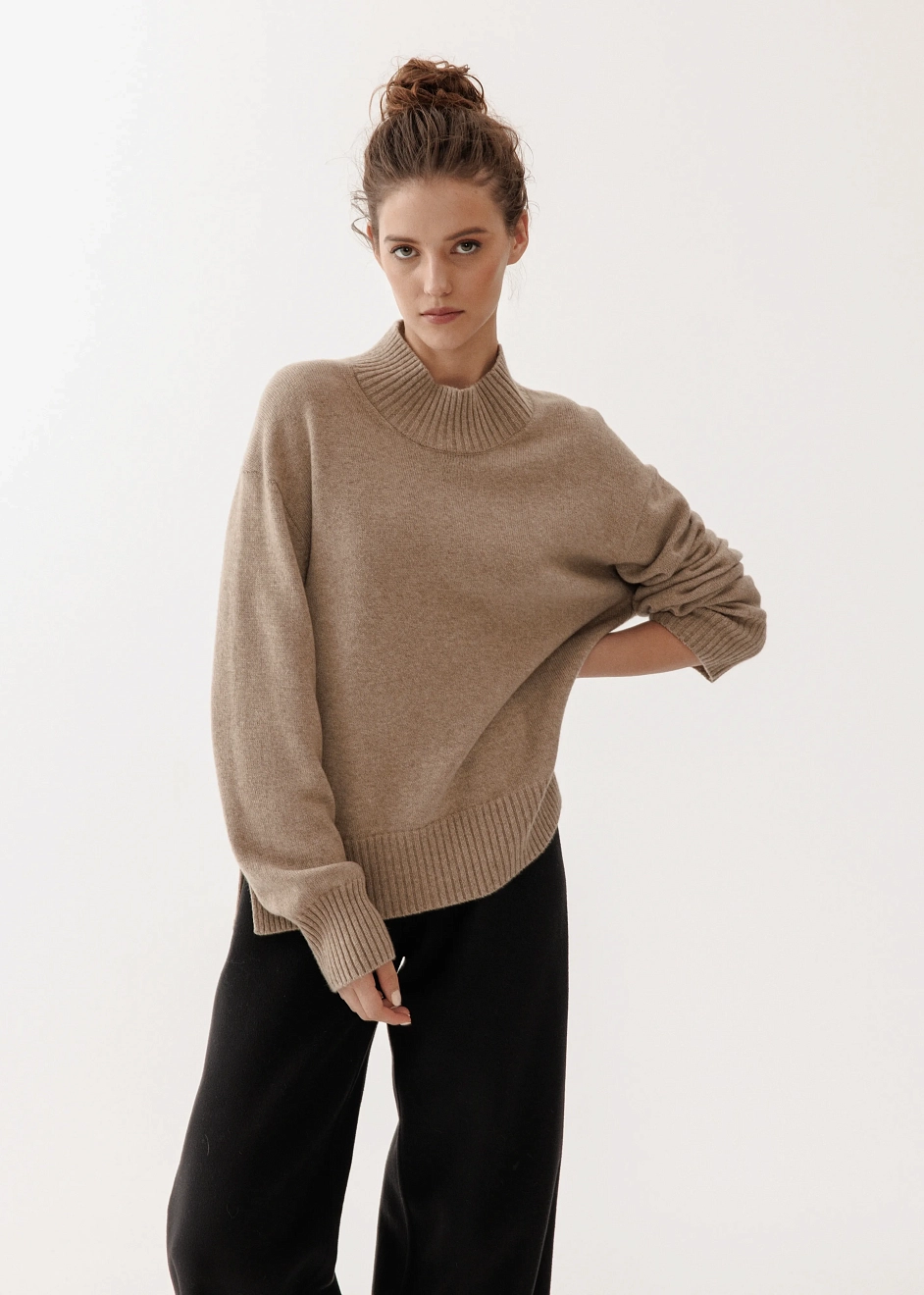 Джемпер из вязанного кашемира в бежевом оттенке