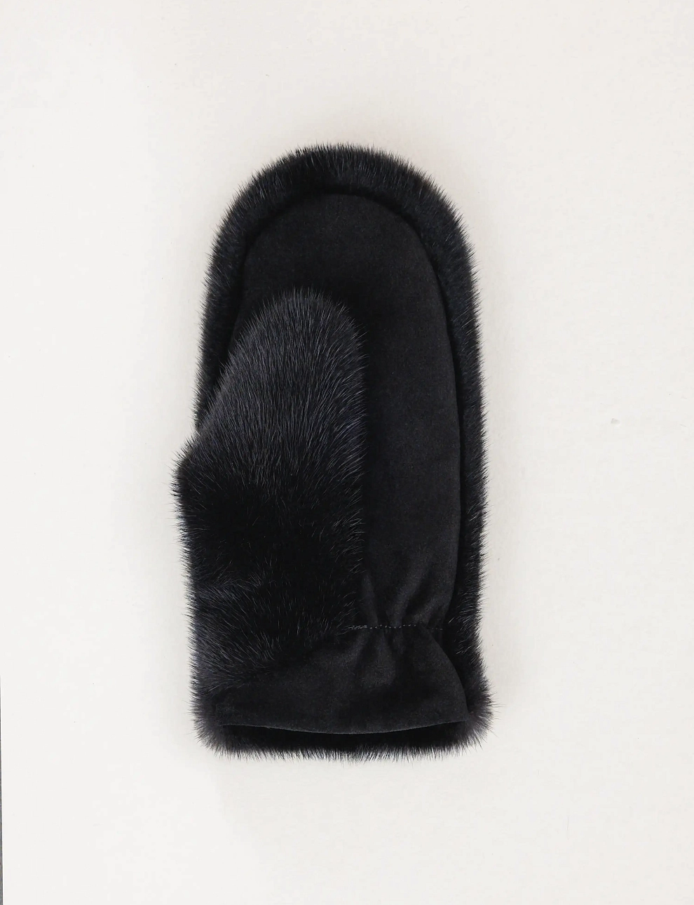 Норковые варежки в чёрном оттенке