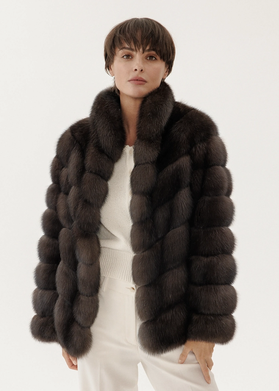 Короткая шуба из меха соболя в темном оттенке Dark Russo