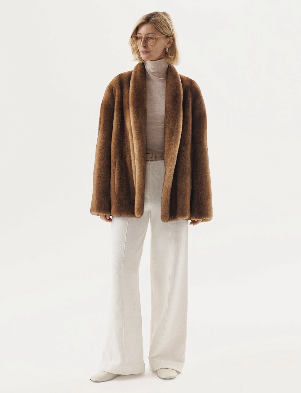 Норковый полушубок в золотисто-карамельном оттенке